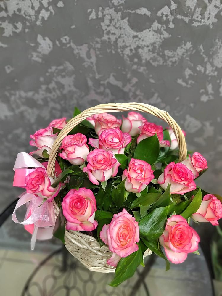 Цветочная композиция из Розы в корзине в Алексеевском Ставропольского края