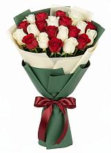Букет Микс из красных и белых роз в Алексеевском Ставропольского края