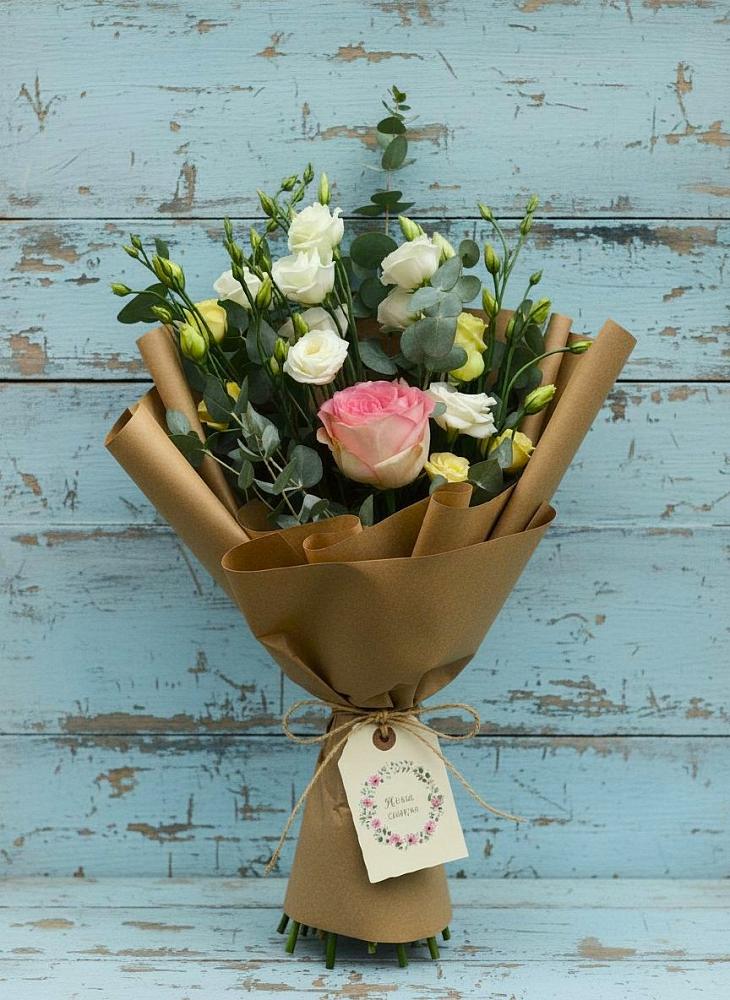 Букет цветов из: Розы и Лизиантусы в Алексеевском Ставропольского края