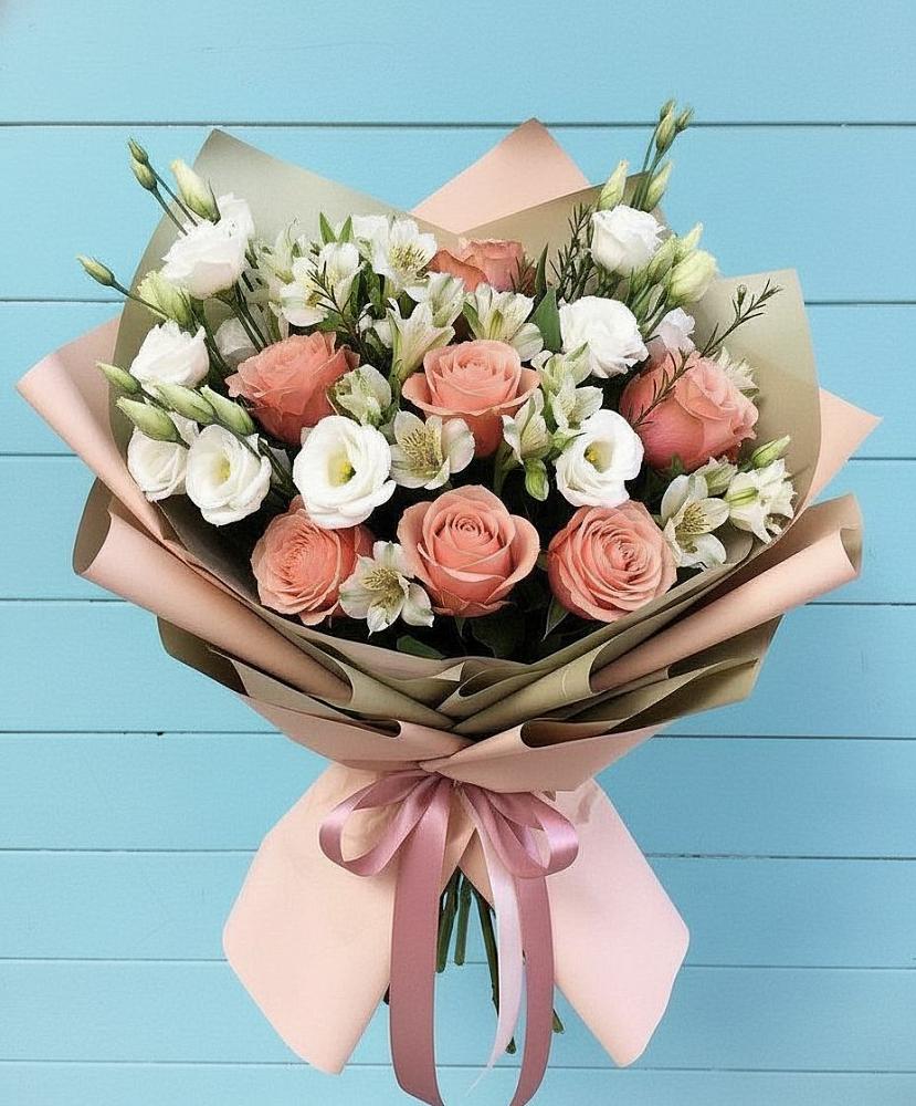 Букет цветов из: Розы, Альстромерии и Лизиантусы в Алексеевском Ставропольского края