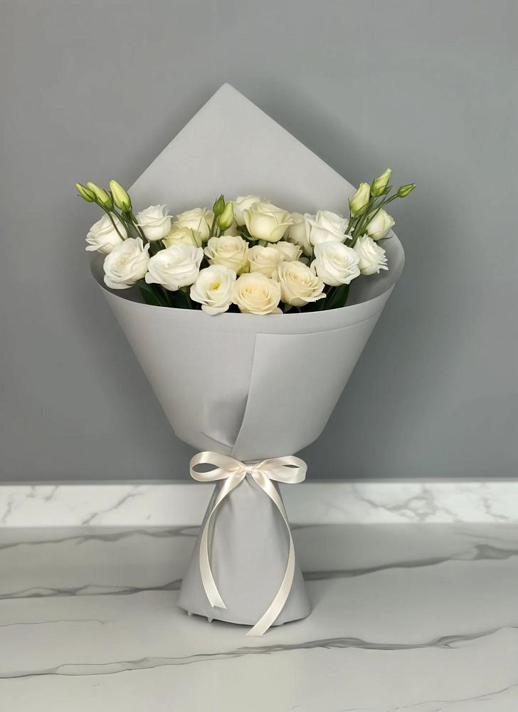 Букет цветов из: Розы и Лизиантусы в Алексеевском Ставропольского края