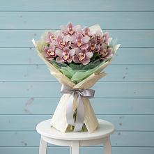 Букет цветов из:  Орхидеи и Розы в Алексеевском Ставропольского края