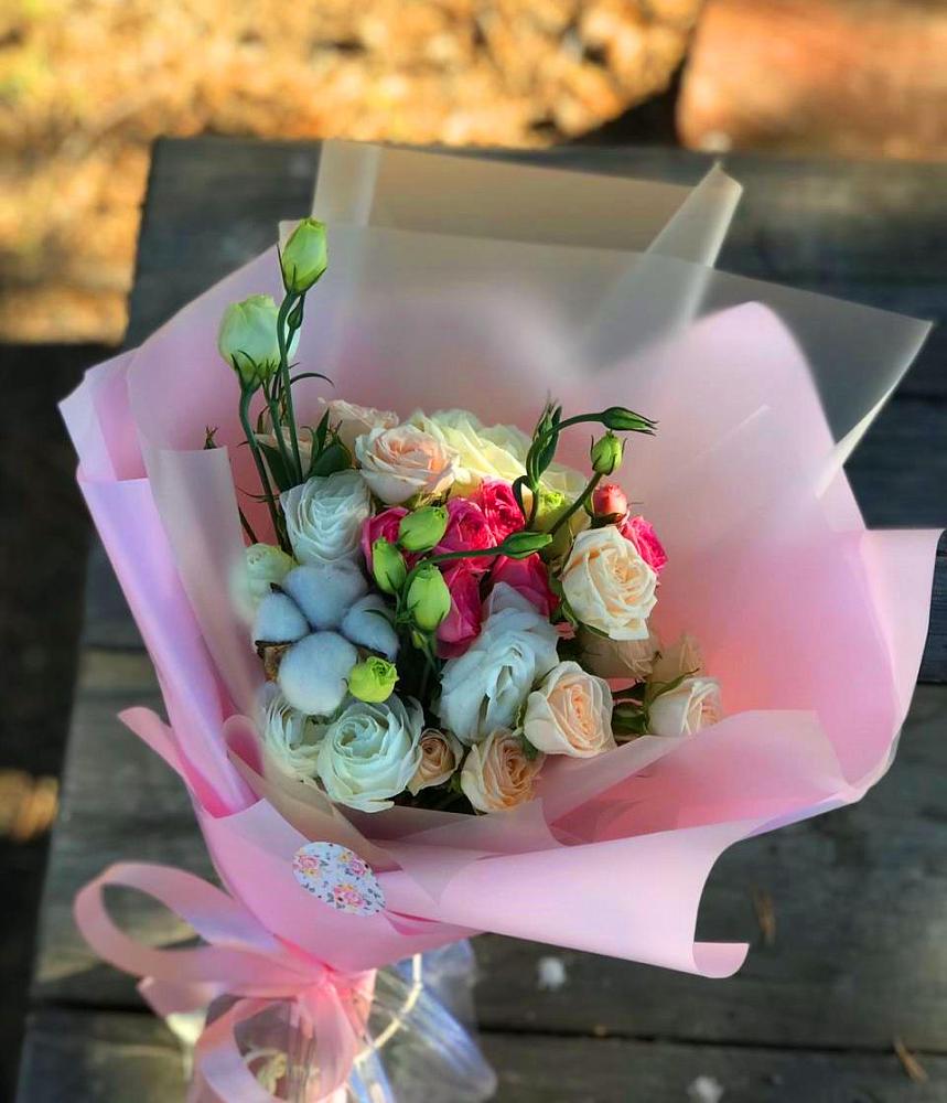 Букет цветов из: Розы и Лизиантусы в Алексеевском Ставропольского края