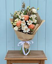 Букет цветов из:  Альстромерии, Лизиантусы, Розы и Хризантемы в Алексеевском Ставропольского края