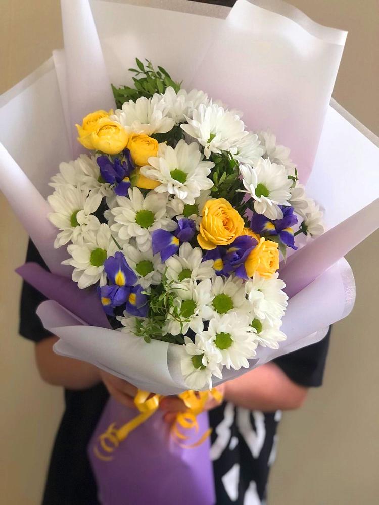 Букет цветов из: Ирисы, Хризантемы и Розы в Алексеевском Ставропольского края