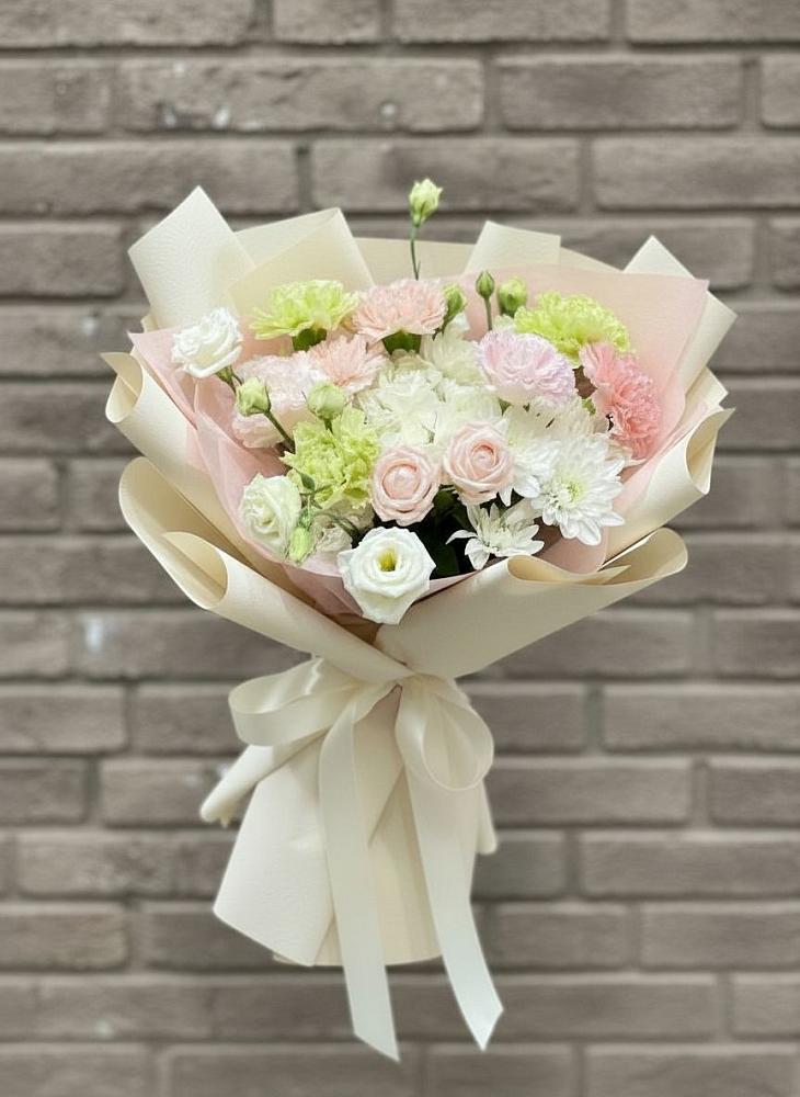 Букет цветов из: Гвоздики, Розы, Лизиантусы и Хризантемы в Алексеевском Ставропольского края