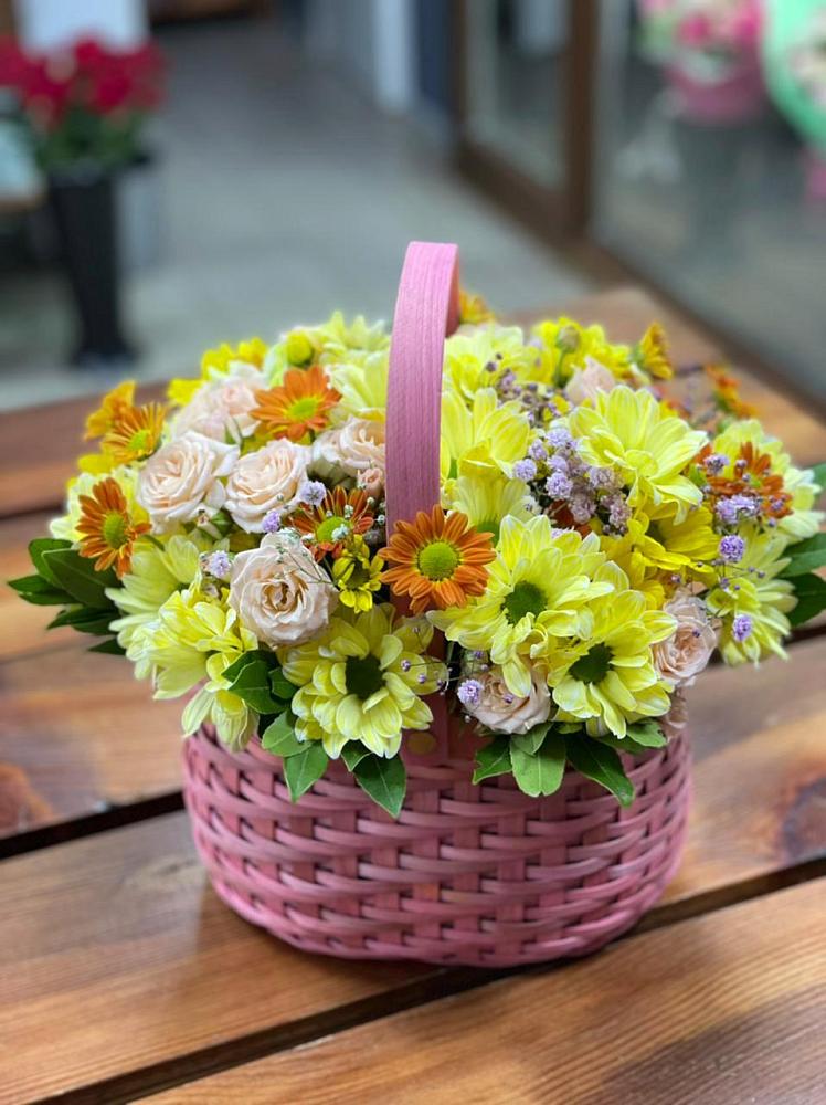 Цветочная композиция из Хризантемы и Розы в корзине в Алексеевском Ставропольского края