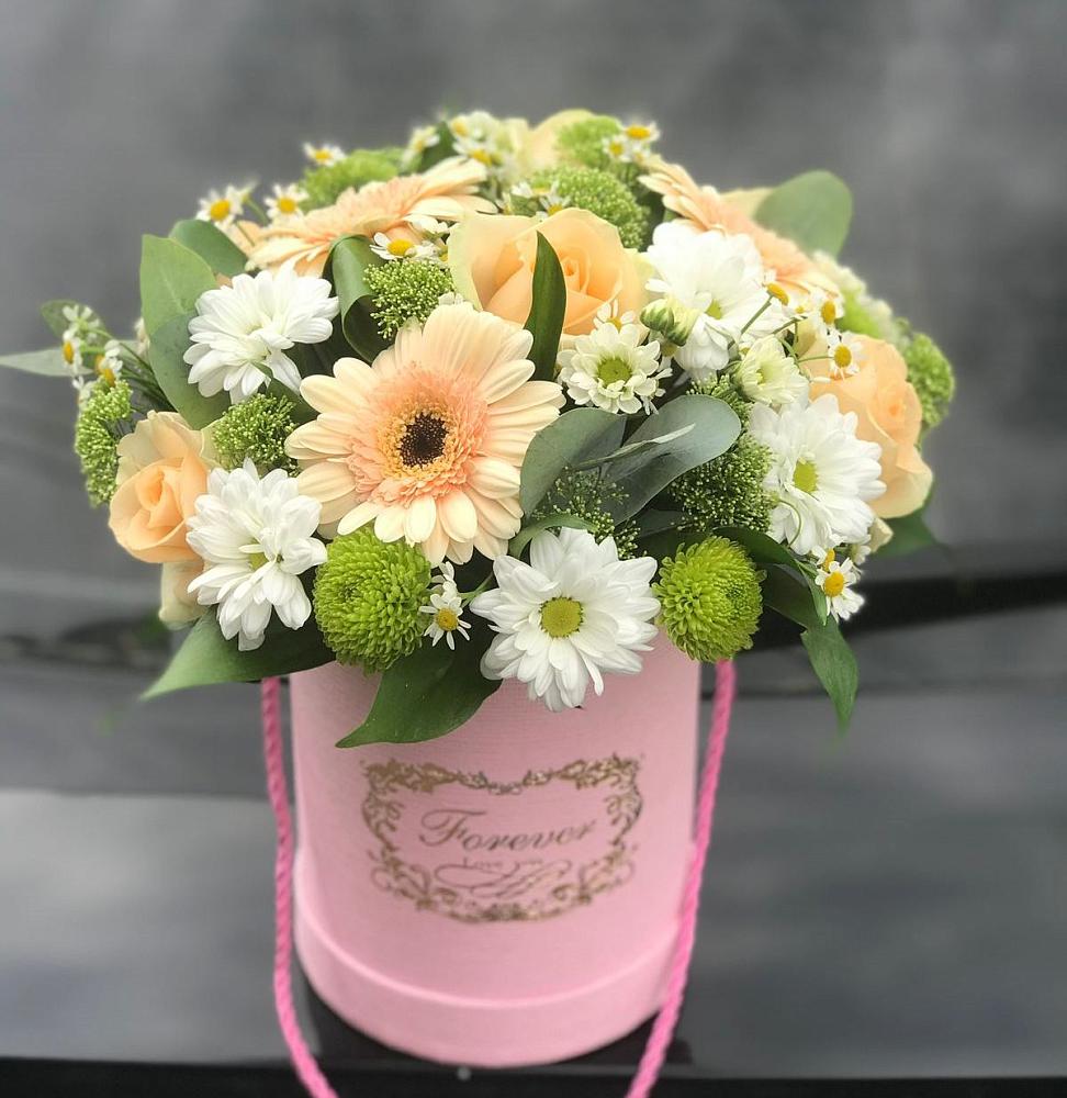 Цветочная композиция из Розы, Герберы и Хризантемы в шляпной коробке в Алексеевском Ставропольского края