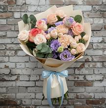 Букет цветов из:  Розы, Лизиантусы и Гвоздики в Алексеевском Ставропольского края