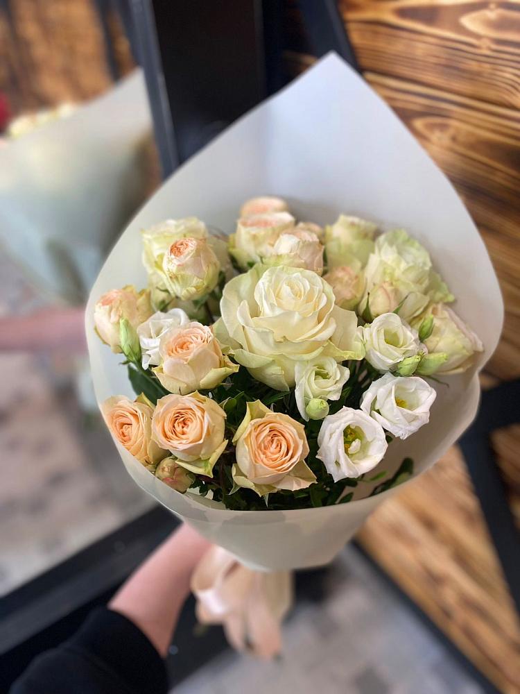 Букет цветов из: Розы и Лизиантусы в Алексеевском Ставропольского края